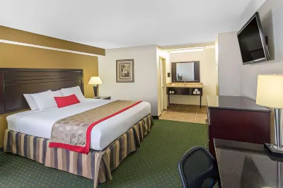 Ramada by Wyndham Ontario فنادق في أونتاريو