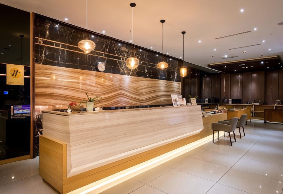 2. 샤토-리치 호텔..