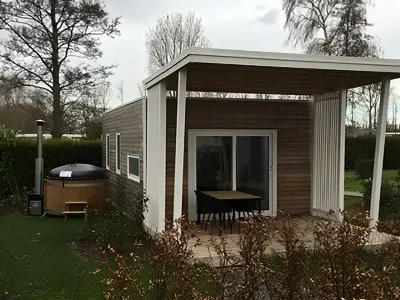 Tiny Cottage Hottub 2+2 Hotel di Dordrecht