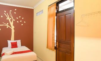 RedDoorz Near Terminal A Adisucipto Airport