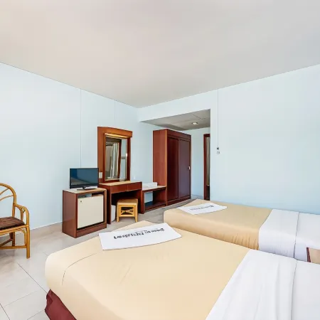 Pure Phuket Residence Отели рядом с достопримечательностью «Холм Ранг Хилл»
