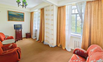 Oktyabr' Hotel