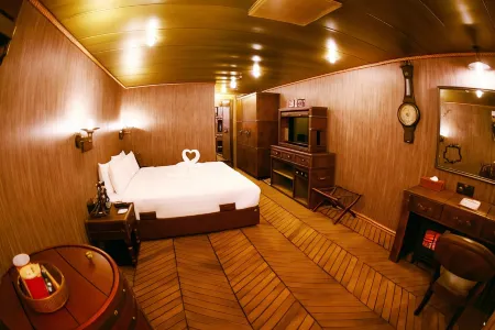 Vintage Luxury Yacht Hotel