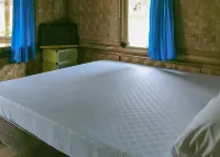 Lembah Cawene Hills Syariah Mitra RedDoorz Hotel dekat Campervan Gunung Bunder, Bedeng Campsite