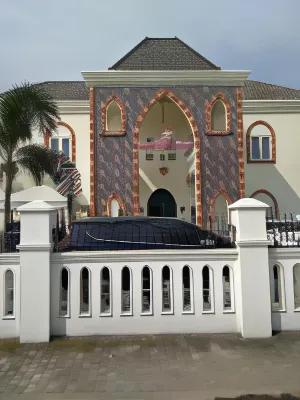 Grand Shaqilla Syariah powered by Cocotel Hotel dekat Institut Kesehatan Deli Husada Deli Tua