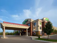 Holiday Inn Express & Suites Detroit - Farmington Hills Hotels near Kia of Canton