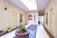Ardhya Guesthouse Syariah by Ecommerceloka Отели в г. Sedati