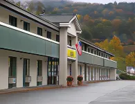 Super 8 by Wyndham White River Junction Hotels in Woodstock