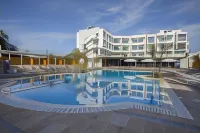 Mayfair Hotel - Beach