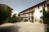 Dvor Apartments and Rooms Hotels near Muzejska zbirka Pristava