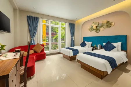 The Oversleep Catba Hostel Отели рядом с достопримечательностью «Кот Ба»