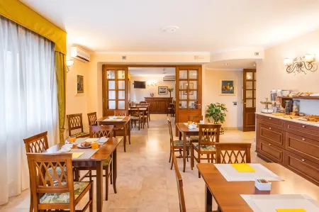 Altea Suites Отели в г. Помеция