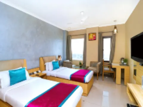 Hotel Rajshree & Spa Hotels near Hyatt entrance