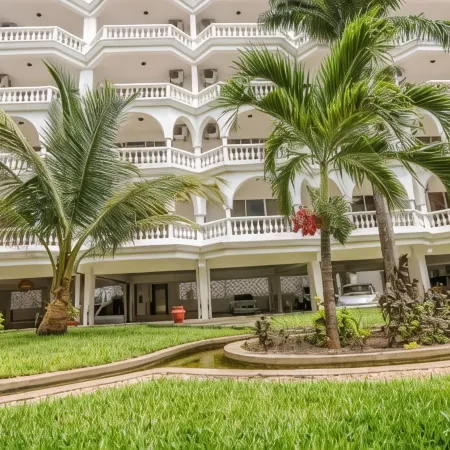 CityBlue Creekside Hotel & Suites