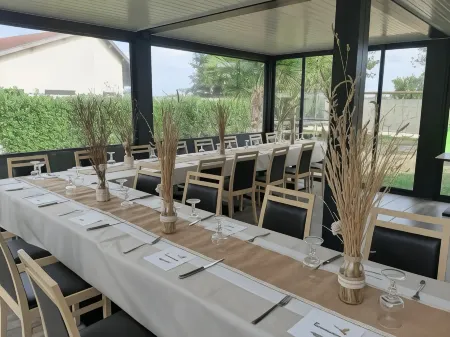 Hotel Martinez Grenay Отели в г. Сен-Кантен-Фаллавье