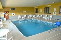 Quality Inn Coralville - Iowa River Landing - Pools