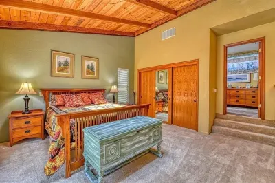 NEW Mountain Escape on Golf Course - 24mi to Yosemite