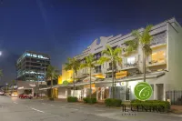 Il Centro Apartment Hotel Hotels in White Rock