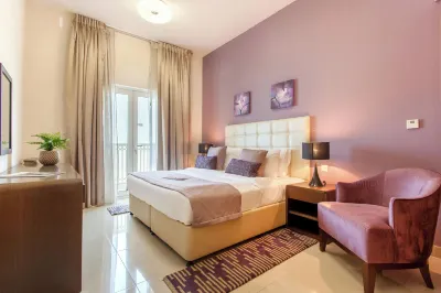 Staycae Holiday Homes - Suburbia Hotels near مطار آل مكتوم الدولي بدبي