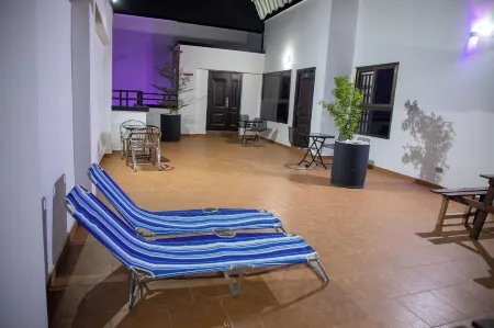 Executive One Bedroom Furnished Apartment in Accra Отели рядом с достопримечательностью «Университет Докса Опен в Абро Медия Кампус»