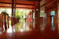 Homestay Nha Cua Gio - Homestays