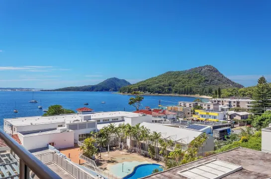 Backpacker’s Waterfront Stay at Shoal Bay Stayz with Dave& Stays