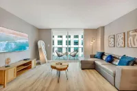 Luxurious Furnishings and Convenient Amenities - Elegant Modern Retreat 比斯坎灣住宿飯店