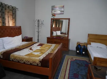 Pak Palace Guest House Abbottabad Отели рядом с достопримечательностью «Университет Инжиниринг & Текнолоджи Абботтабад Кампус»