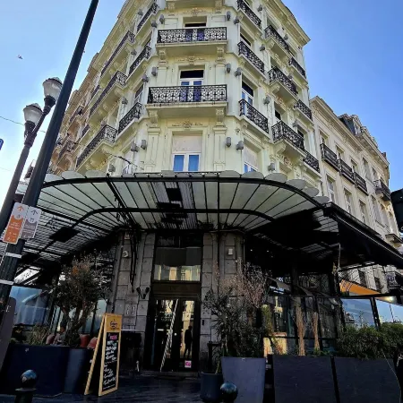 Hôtel la Pièce Отели рядом с достопримечательностью «Площадь Сен-Жери»