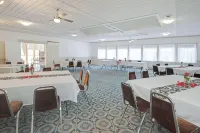 Howard Johnson by Wyndham Lindsay Hotels in Lindsay