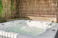 Hillside Luxe with Spa   Bay Views