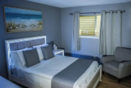 Galveston beach house - 1 block from the beach