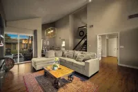 Cozy 4Bd House,10Mins to Las Vegas Strip,20Mins to Airport!Salt Water Pool &Spa!