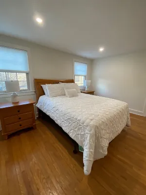 Spacious Backyard Bordering Golf Course - Charming Oasis Hotels in Hamilton