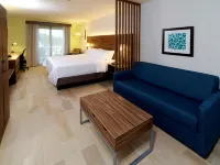 Holiday Inn Express & Suites PLAYA DEL CARMEN by IHG Отели рядом с достопримечательностью «Пляжный клуб Kool»