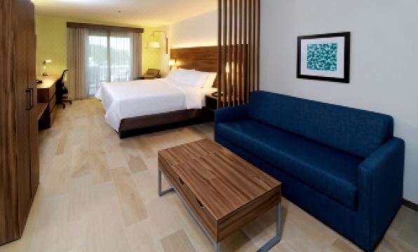 Holiday Inn Express & Suites PLAYA DEL CARMEN by IHG