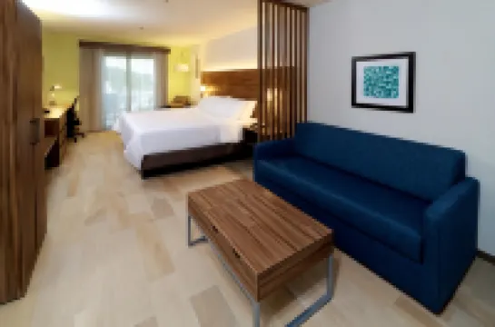 Holiday Inn Express & Suites PLAYA DEL CARMEN by IHG