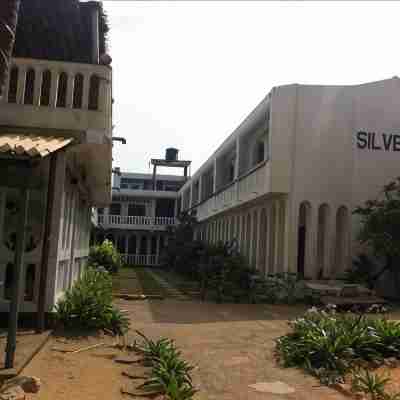 Hotel Silver Sands Hotel Exterior