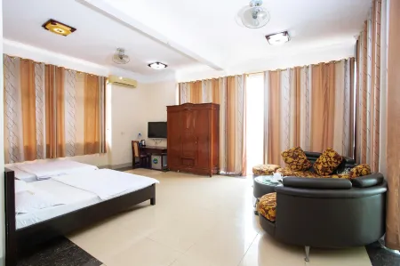 Sao Viet Hotel Отели рядом с достопримечательностью «Phong Phan Pagoda»