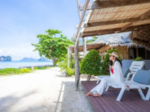 Thapwarin Resort - Green Hotel Hotels in Koh Ngai
