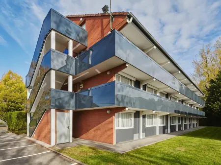 Kyriad Lille Est - Hem Отели в г. Ланнуа