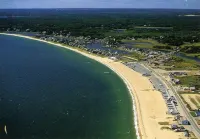 Beach 0.7 Mi Walk to Craigville & Covell. A/C, Bikes 3 Day Min Sept & OCT