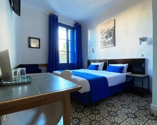Hôtel Central Hotels near Sidi Belyout