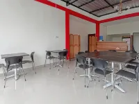 RedDoorz Syariah Near Sentani City Square Hotels in Sentani