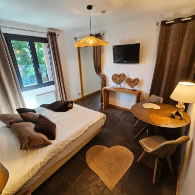 Au Refuge des 3 Ours - Chambres d'hôtes et Cabanes Hotel di Oise