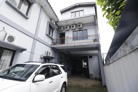 RedDoorz Plus Near Undip Tembalang