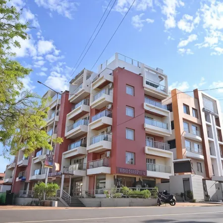 Hotel Silver Land New Digha with Rooftop Pool Отели в г. Дига