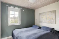 Luxury house, 150 metres from beach, with billiards and football Hotels in Borrby