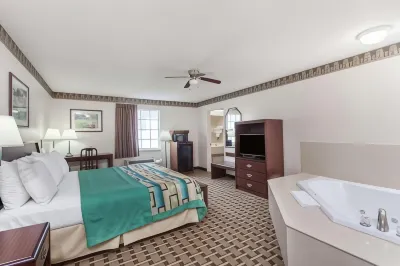 Days Inn & Suites by Wyndham Huntsville Hotels in Huntsville