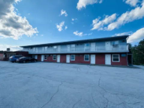 Pamola Motor Lodge Hotels in Millinocket
